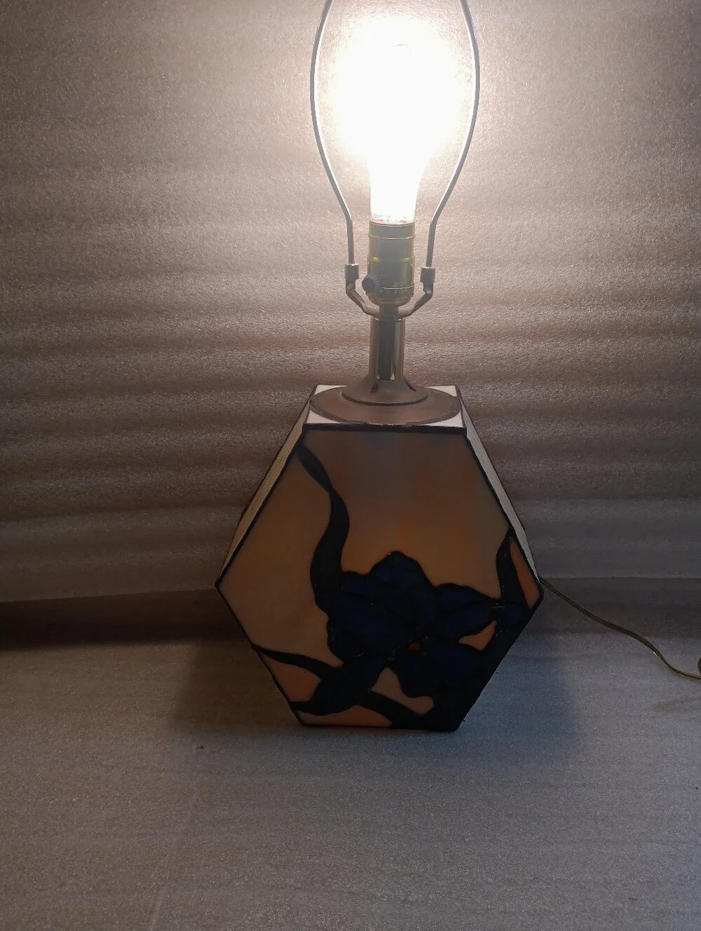 Tiffany Style Iris Flower Stained Glass Accent Lamp Dual Lighting